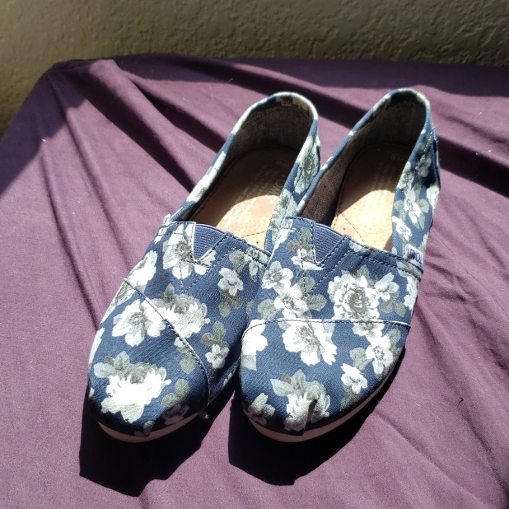 Navy Blue Toms with Black and White Flora